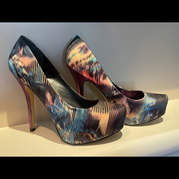 4.5 inch high heals - Picture 2 of 5